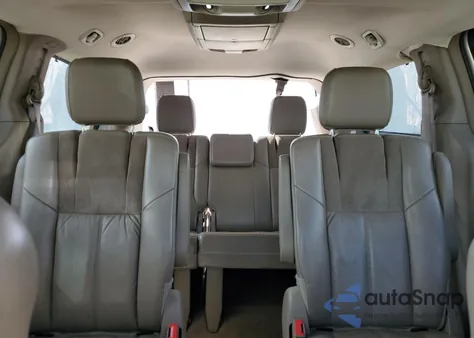 2013 Chrysler Town & Country Limited z USA, uszkodzony, nr VIN 2C4RC1GGXDR623838